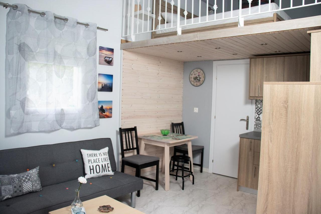 Filippou Luxury Apartments フロギタ エクステリア 写真