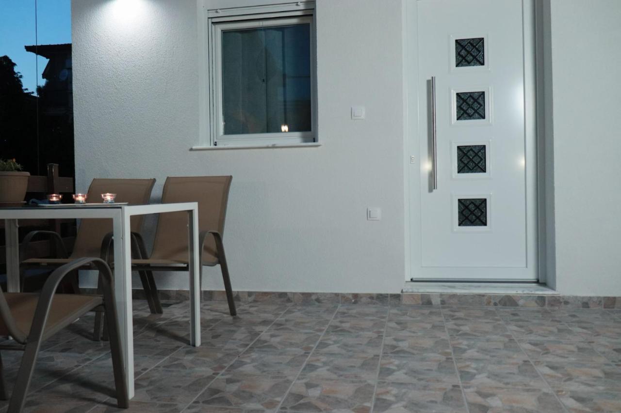 Filippou Luxury Apartments フロギタ エクステリア 写真